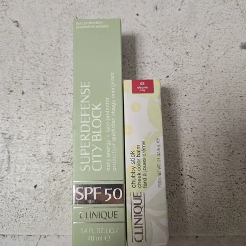 CLINIQUE SUPERDEFENSE CITY BLOCK SPF 50 SUNSCREEN + CHUBBY STICK CHEEK COLOUR BALM – BOXED COSMETICS SET