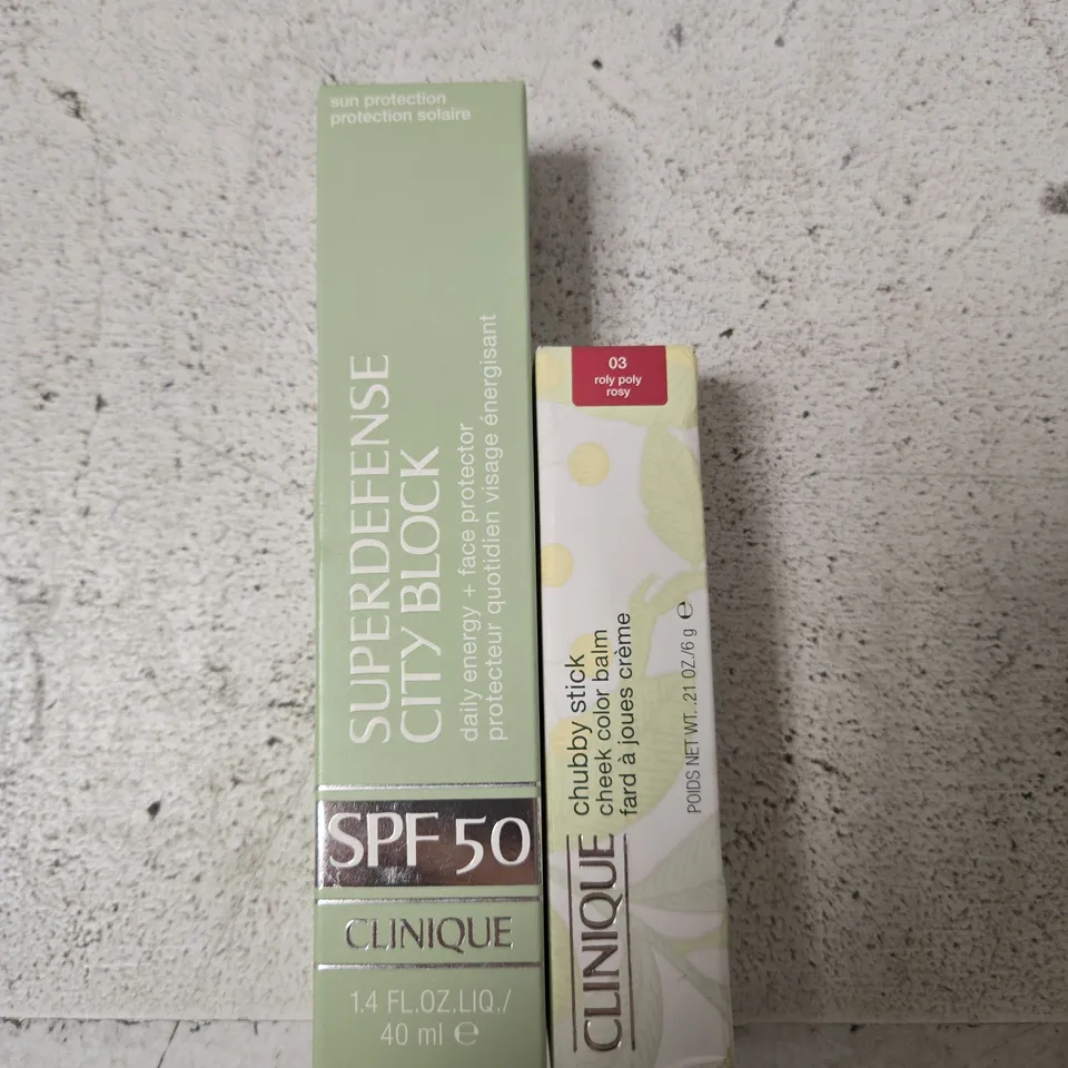 CLINIQUE SUPERDEFENSE CITY BLOCK SPF 50 SUNSCREEN + CHUBBY STICK CHEEK COLOUR BALM – BOXED COSMETICS SET