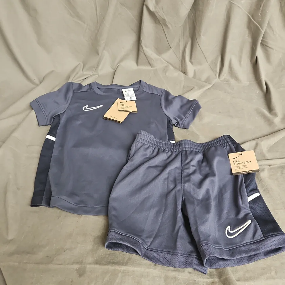 NIKE KIDS CREW SHORTS SET IN NAVY SIZE 4-5YRS