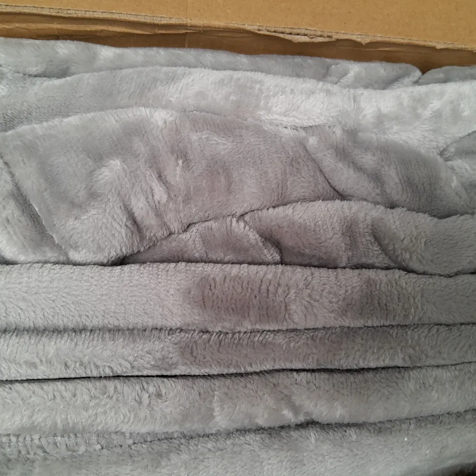 BOXED SILENTNIGHT LUXURY SHERPA FLEECE HEATED THROW