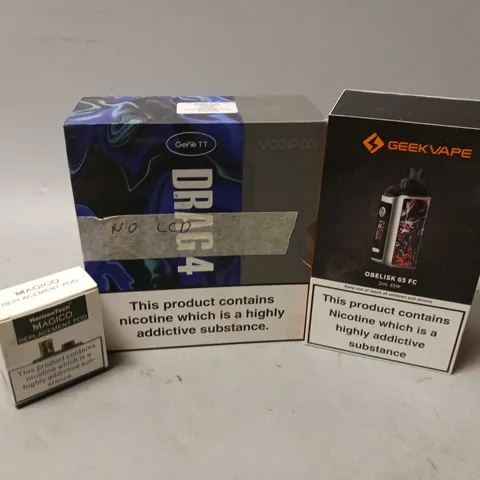 APPROXIMATELY 20 VAPES, E-CIGARETTES & ACCESSORIES TO INCLUDE GEEKVAPE OBELISK 65 FC, VOOPOO DRAG 4, MAGICO REPLECAMENT POD, ETC