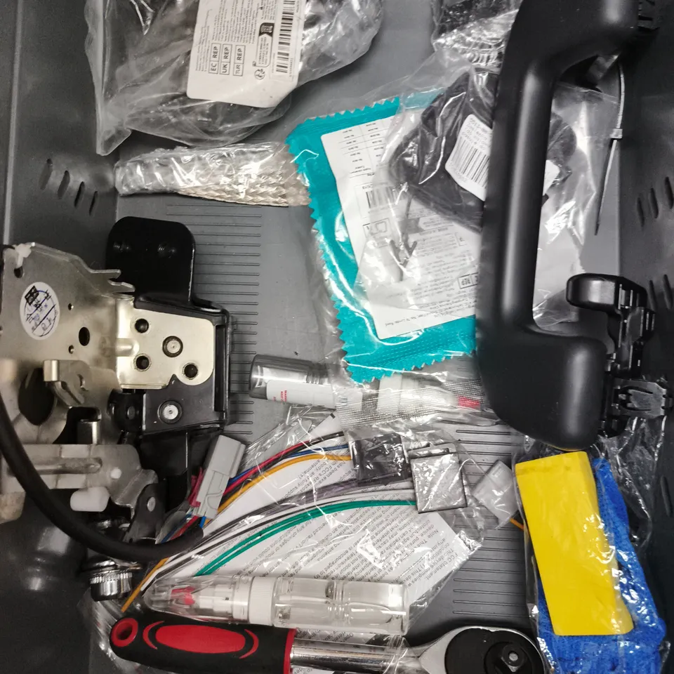 APPROXIMATELY 10 ASSORTED VEHICLE PARTS AND ACCESSORIES TO INCLUDE ANTI-FOG SPRAY, TOUCH UP PAINT, SOCKET TOOL ETC