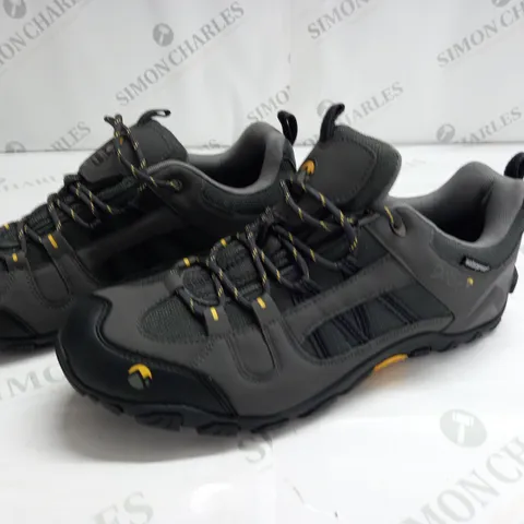 GELERT WATERPROOF ROCKY SHOES IN CHARCOAL - UK 10