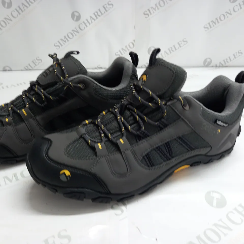 GELERT WATERPROOF ROCKY SHOES IN CHARCOAL - UK 10