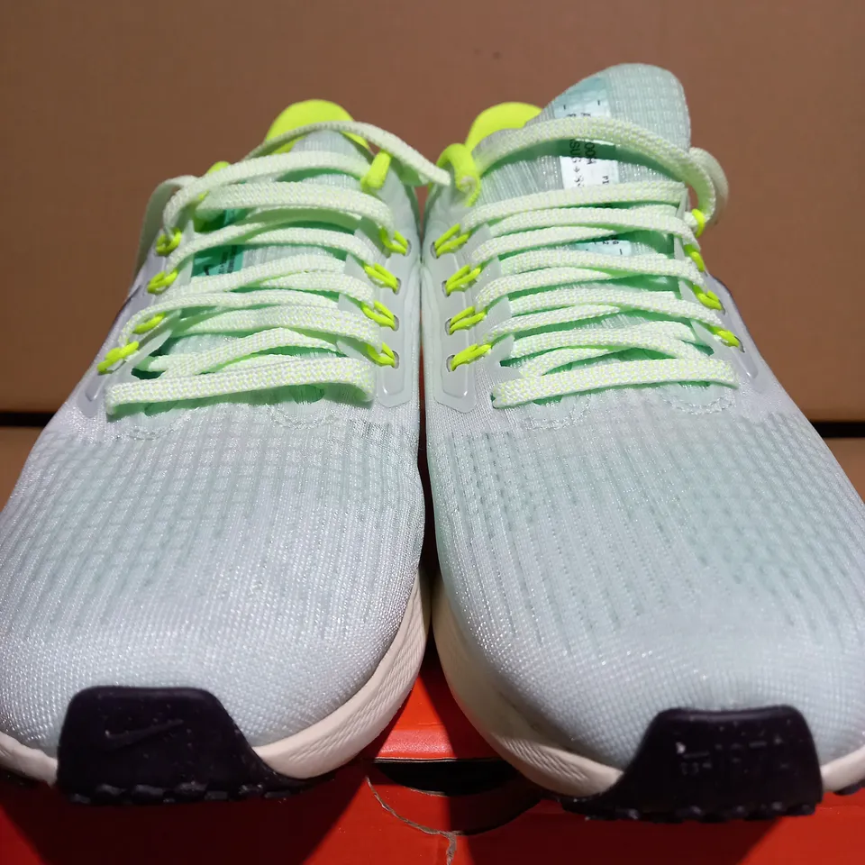 NIKE DH4072-301 AIR ZOOM PEGASUS 39 WOMENS TRAINER - SIZE 5.5