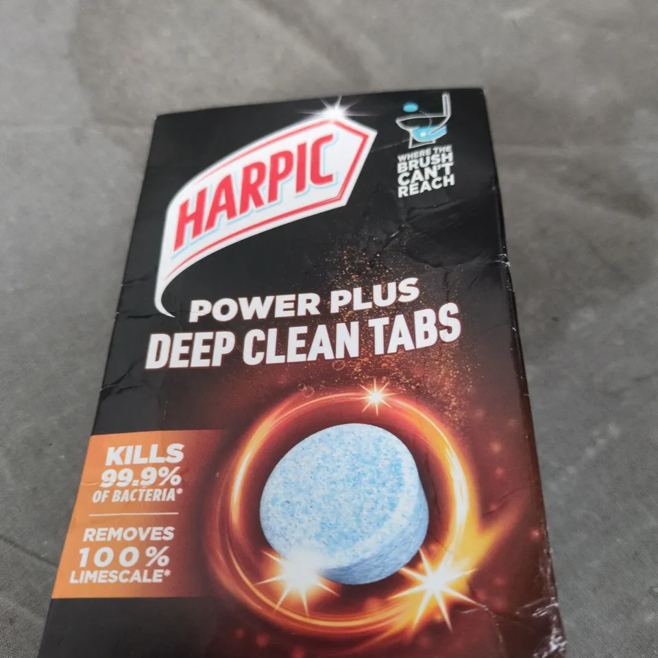 APPROXIMATELY 12 ASSORTED HOUSEHOLD LIQUIDS INCLUDING PREMIUM SHOE CLEANER , POWER PLUS DEEP CLEAN TABS AND ASSORTED PIPE CLEANERS 