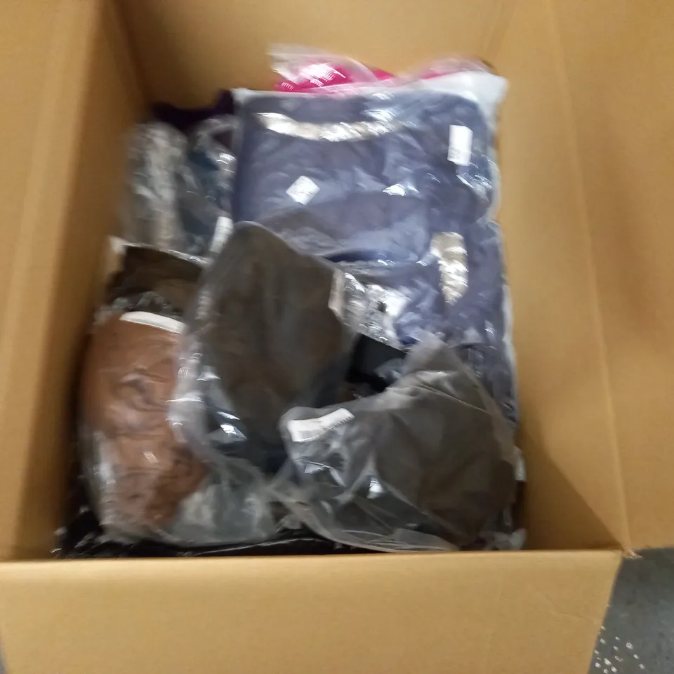 LARGE QUANTITY OF ASSORTED BAGGED CLOTHING ITEMS 
