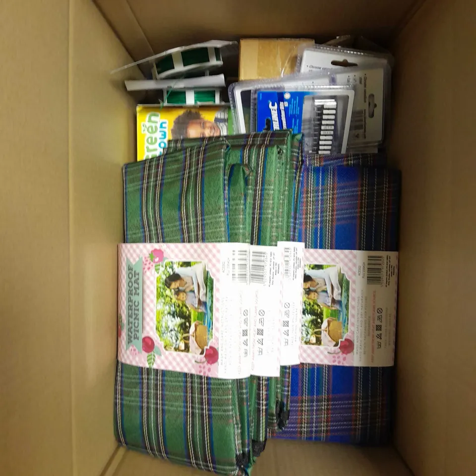 BOX OF APPROX 8 ASSORTED HOUSEHOLD ITEMS TO INCLUDE MEGABLOCKS GREEN TOWN, WATERPROOF PICNIC MAT AND FORMULA 1 CAR AIR FRESHENER ETC