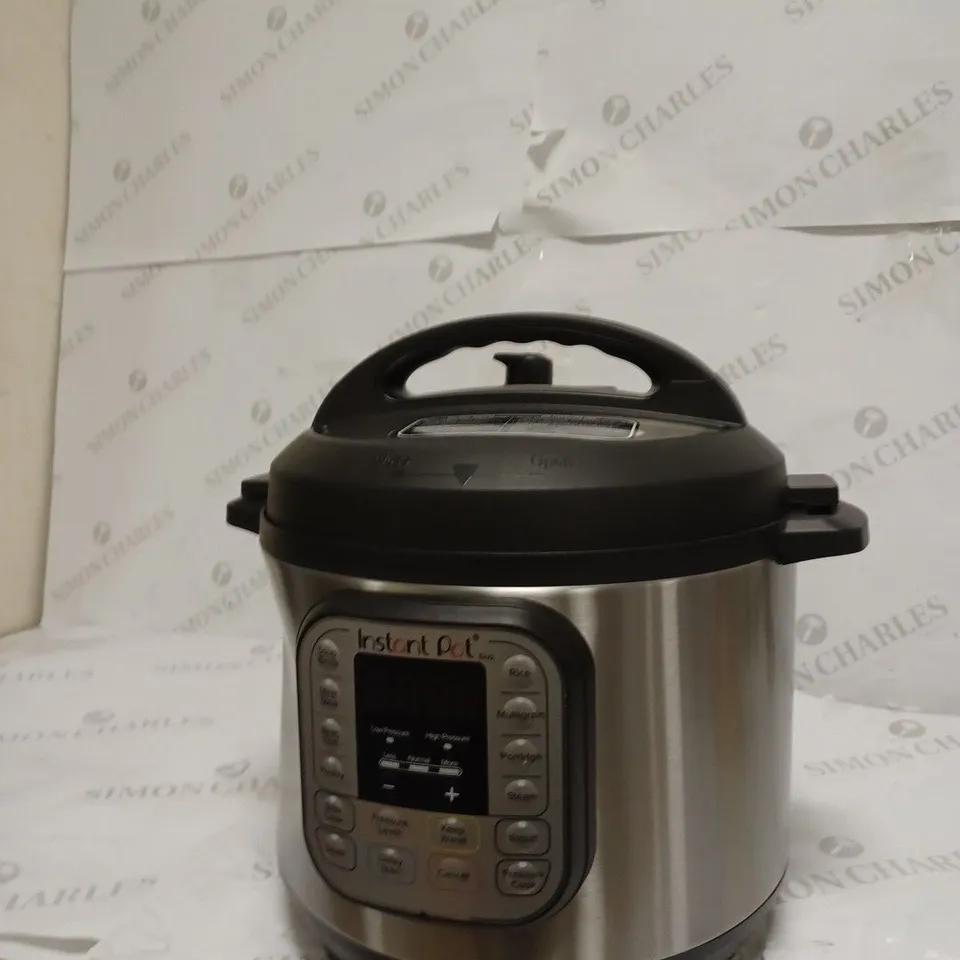 INSTANT POT DUO SMART PRESSURE COOKER