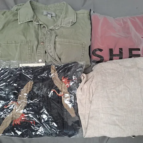 BOX OF APPROXIMATELY 20 ASSORTED CLOTHING & FASHION ITEMS IN VARIOUS STYLES AND SIZES TO INCLUDE SHEIN, NEW LOOK, ETC