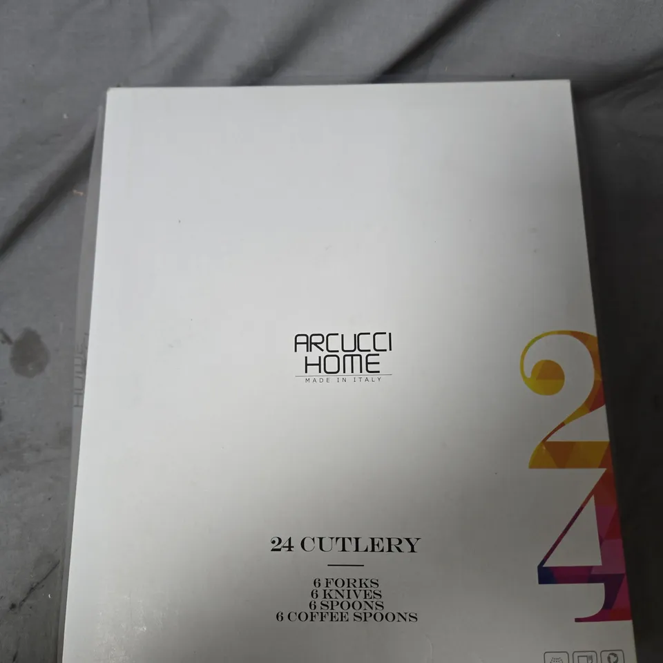 ARCUCCI HOME 24 CUTLERY SET – 24 PIECES WITH COLOUR-CODED HANDLES