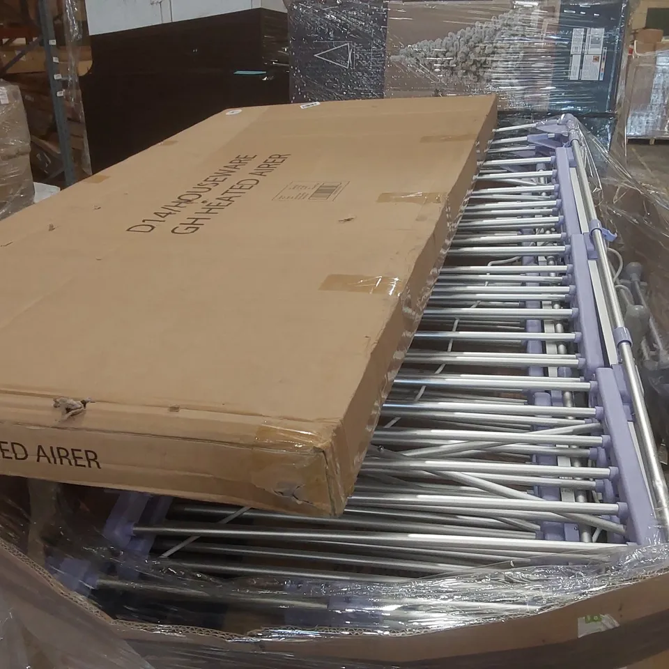 PALLET CONTAINING A VERY LARGE QUANTITY OF HEATED CLOTHES AIRERS