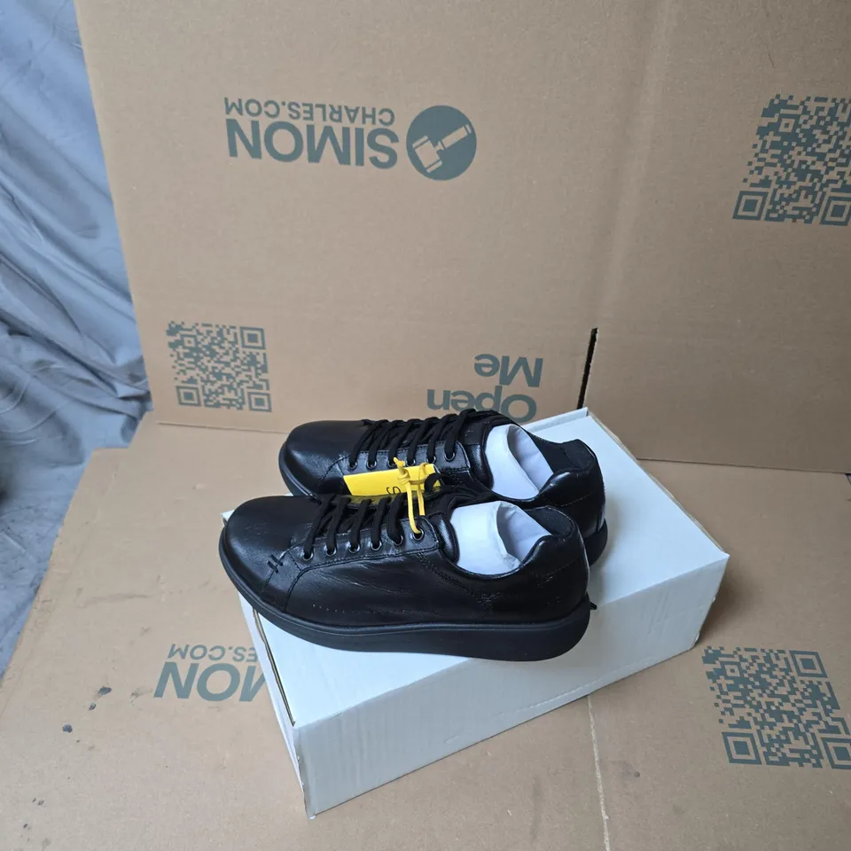 STRIVE DAKOTA BLACK LACE UP TRAINER UK SIZE 5