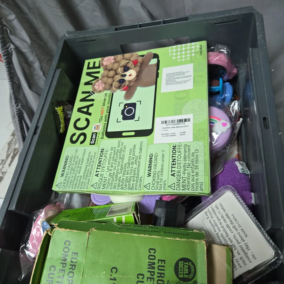 BOX OF ASSORTED TOYS INCLUDING  LEGO CITY STUNT BIKE BOX, TWO PACKS OF WADDINGTONS NUMBER 1 PLAYING CARDS, PLUS ASSORTED SMALL TOYS