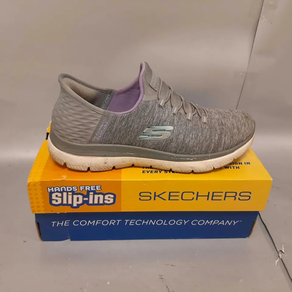 BOXED SKECHERS SUMMITS SLIP-IN TRAINERS SIZE 5.5