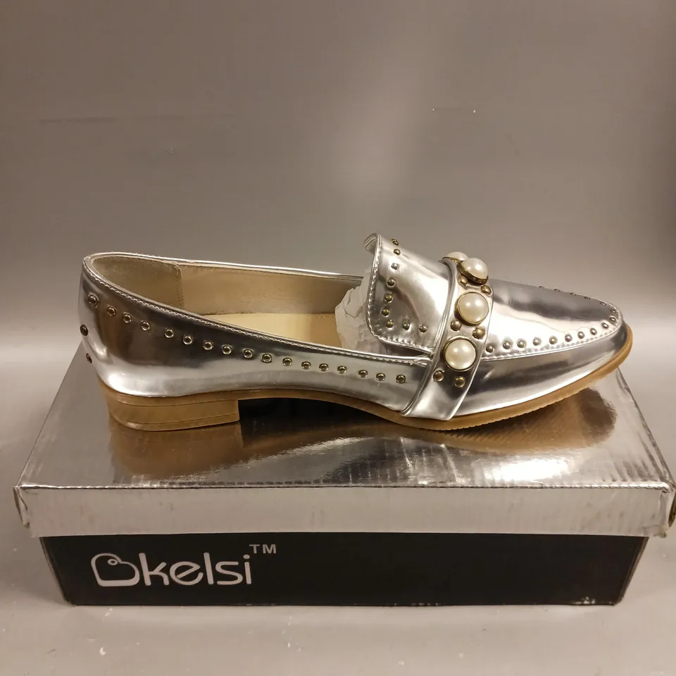 BOXED PAIR OF KELSI SLIP ON LOW HEEL SHOES IN SILVER - 6