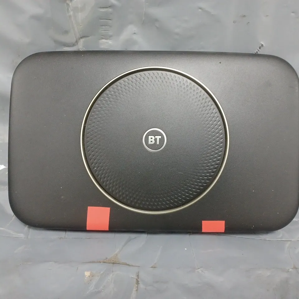 APPROXIMATELY 10 ASSORTED ELECTRICAL ITEMS TO INCLUDE BT WI-FI ROUTER, ETC