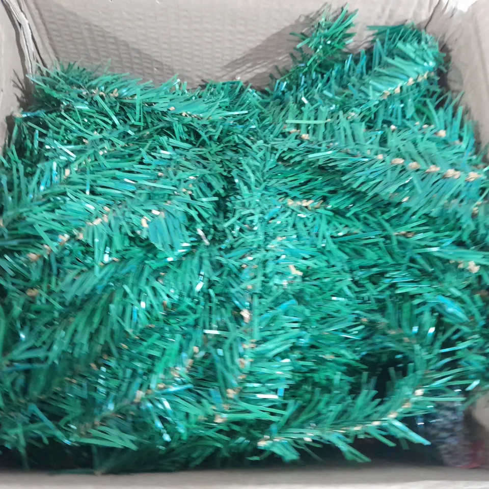 BOXED XMAS GARLAND IN GREEN UNKNOW SIZE 