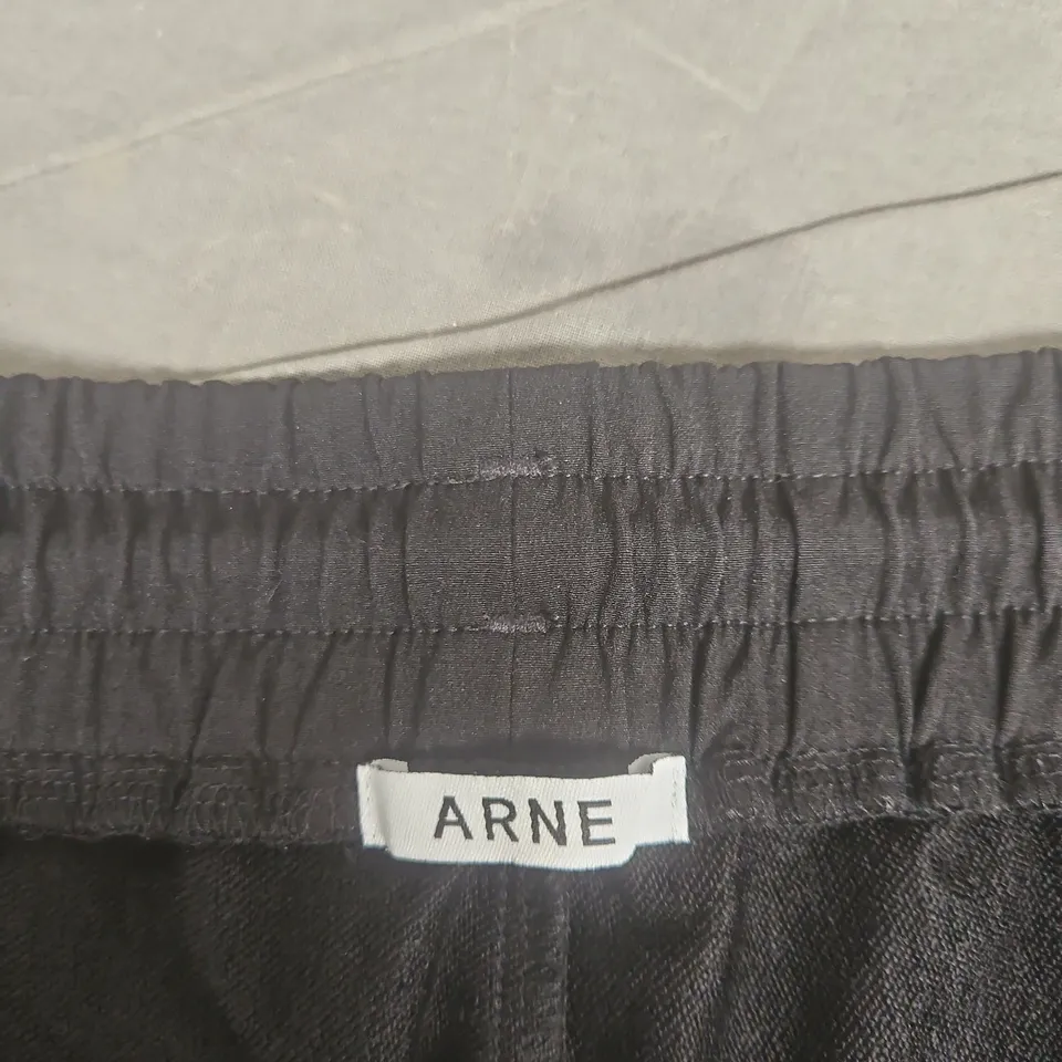 ARNE MEN’S CARGO SHORTS – BLACK – SIZE M