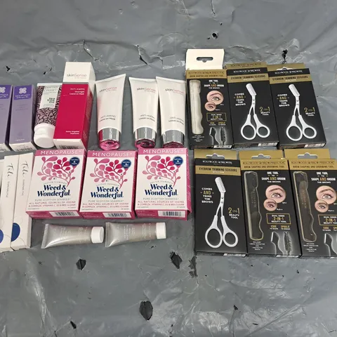 APPROXIMATELY 15 ASSORTED COSMETICS TO INCLUDE EYEBROW TRIMMING SCISSORS, KINSENSE ANTI AGING MASK, AND TEA TREE OIL ETC. - COLLECTION ONLY