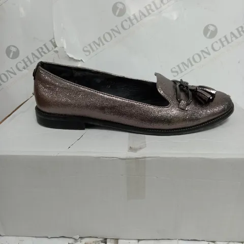 BOXED PAIR OF MODA IN PELLE FRIANI LOATHER SIZE 6