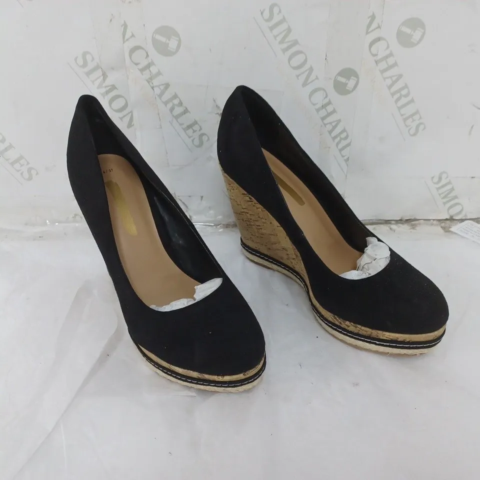 LARGE BOX OF APPROXIMATELY 8 LOOSE NEW LOOK WEDGE BLACK HEELS IN VARIOUS SIZES 