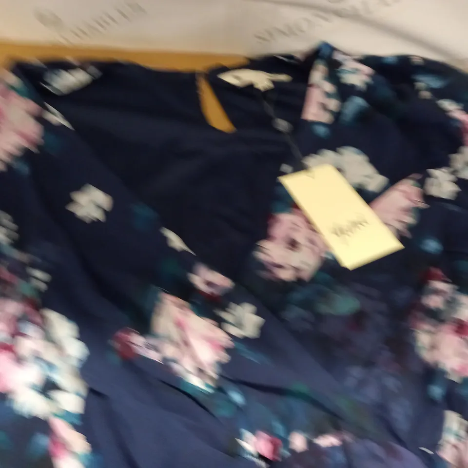 YUMI NAVY FLORAL V-NECK DRESS - UK 22