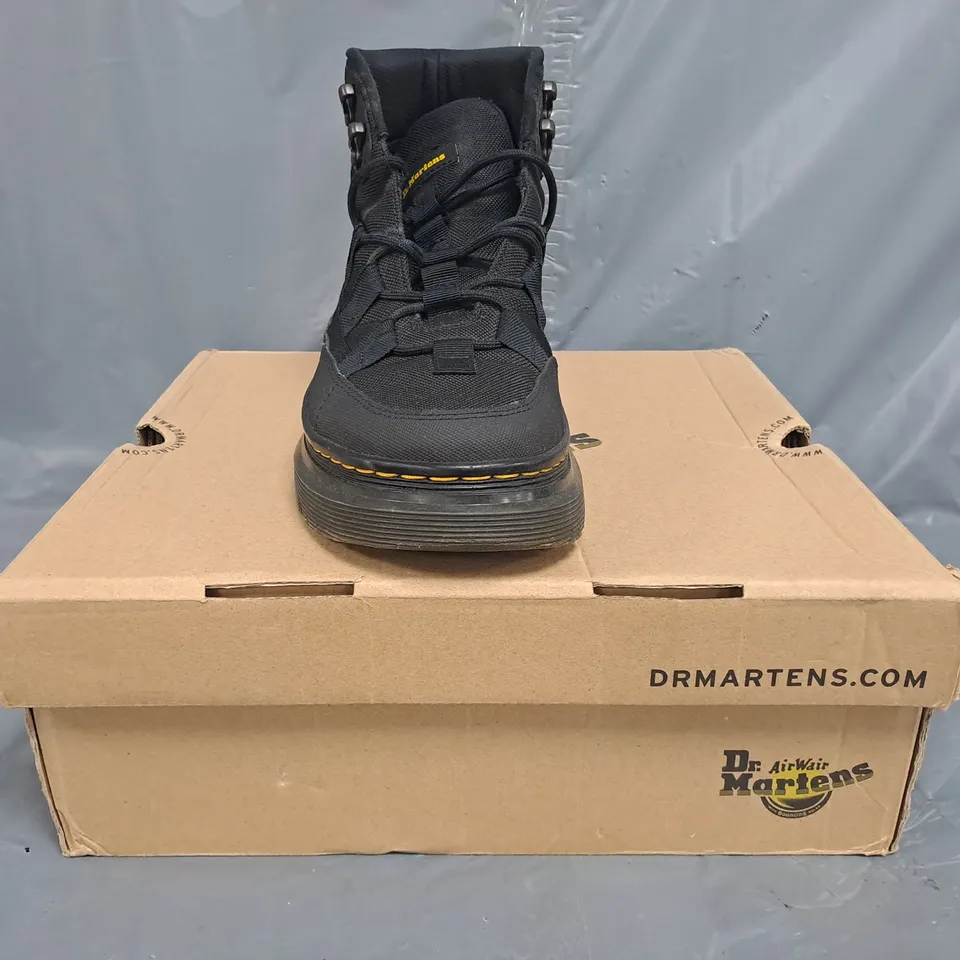 BOXED PAIR OF DR MARTENS BOURY BOOTS IN BLACK SIZE UK 7
