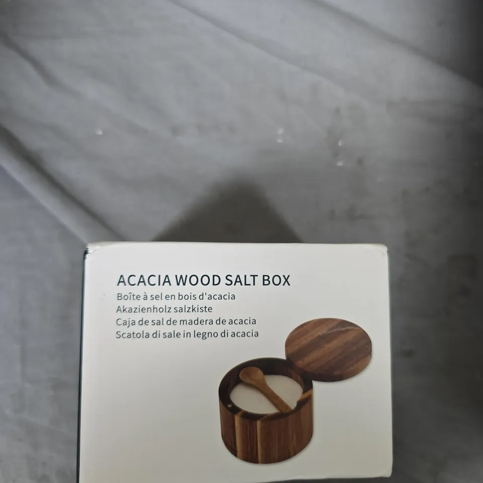 BOX OF APPROXIMATELY 15 ASSORTED ITEMS TO INCLUDE: SALT BOX AND SILICONE SEALANT 