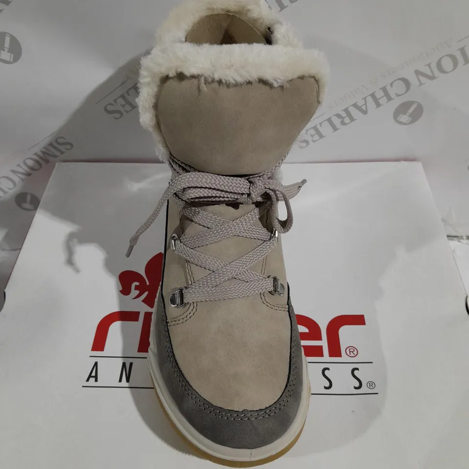 BOXED PAIR OF RIEKER ANTISTRESS WARM HIKING BOOTS IN CREAM - SIZE 4