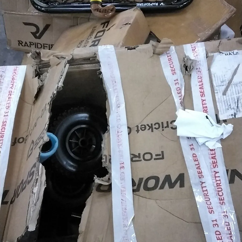 PALLET OF APPROXIMATELY 7 ASSORTED ITEMS TO INCLUDE - HOCKEY STICK - RAPID FIRE BOUNCE PAD - MANNEQUIN RUBBER BASE ECT