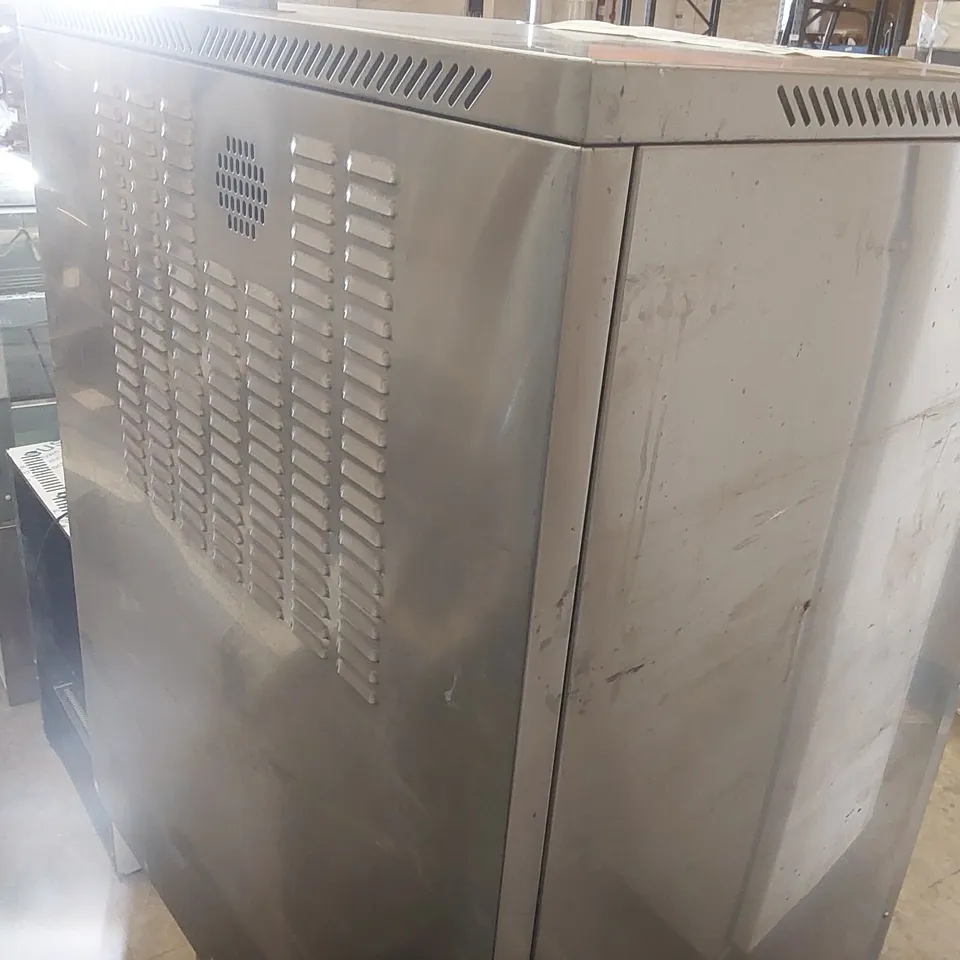 COMMERCIAL COMBINATION STEAM AND CONVECTION OVEN