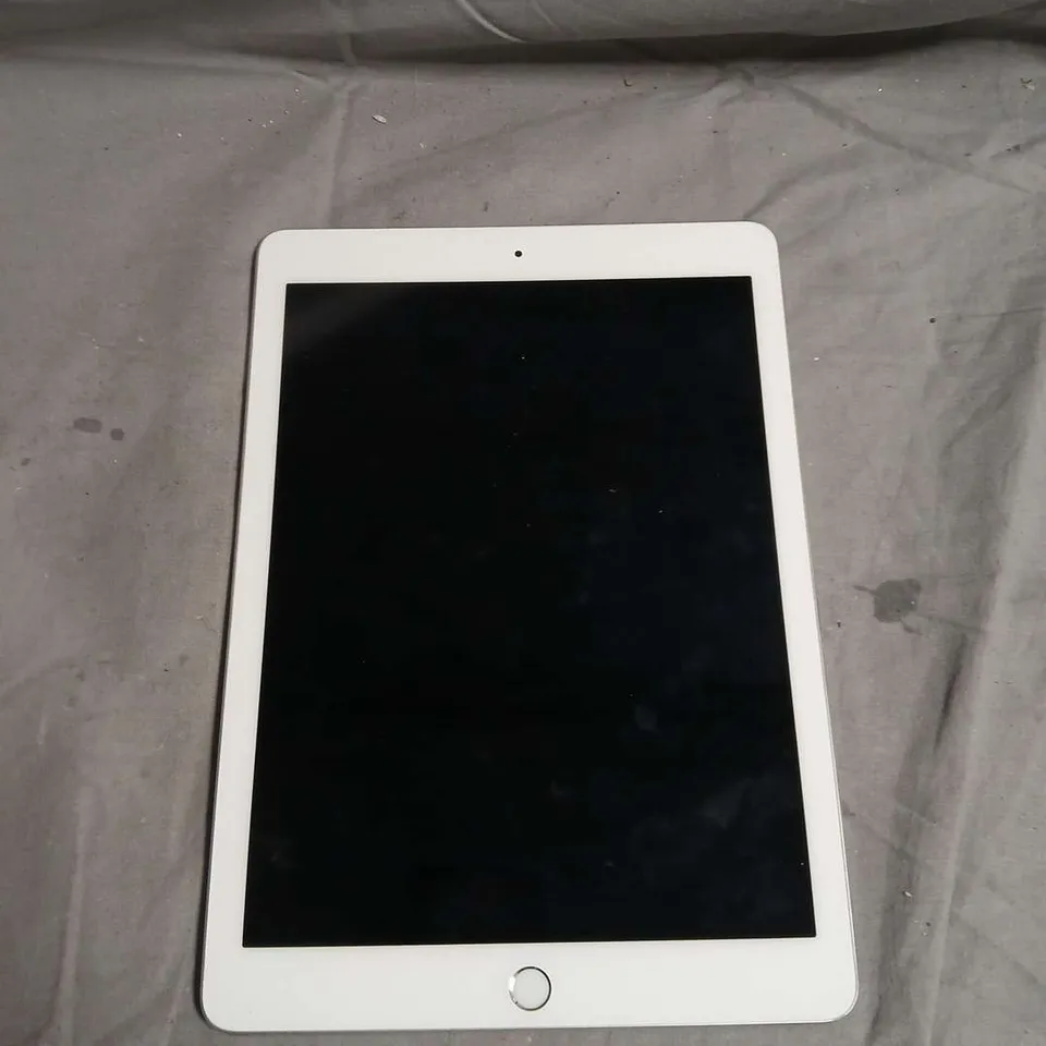 APPLE IPAD TABLET - A1673
