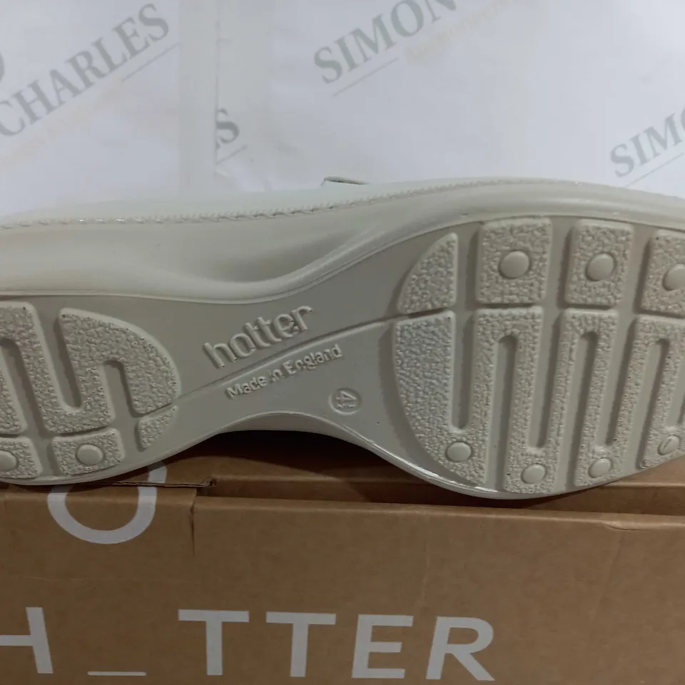 BOXED PAIR OF HOTTER CALYPSO II SHOES IN IVORY WHITE - UK 4.5