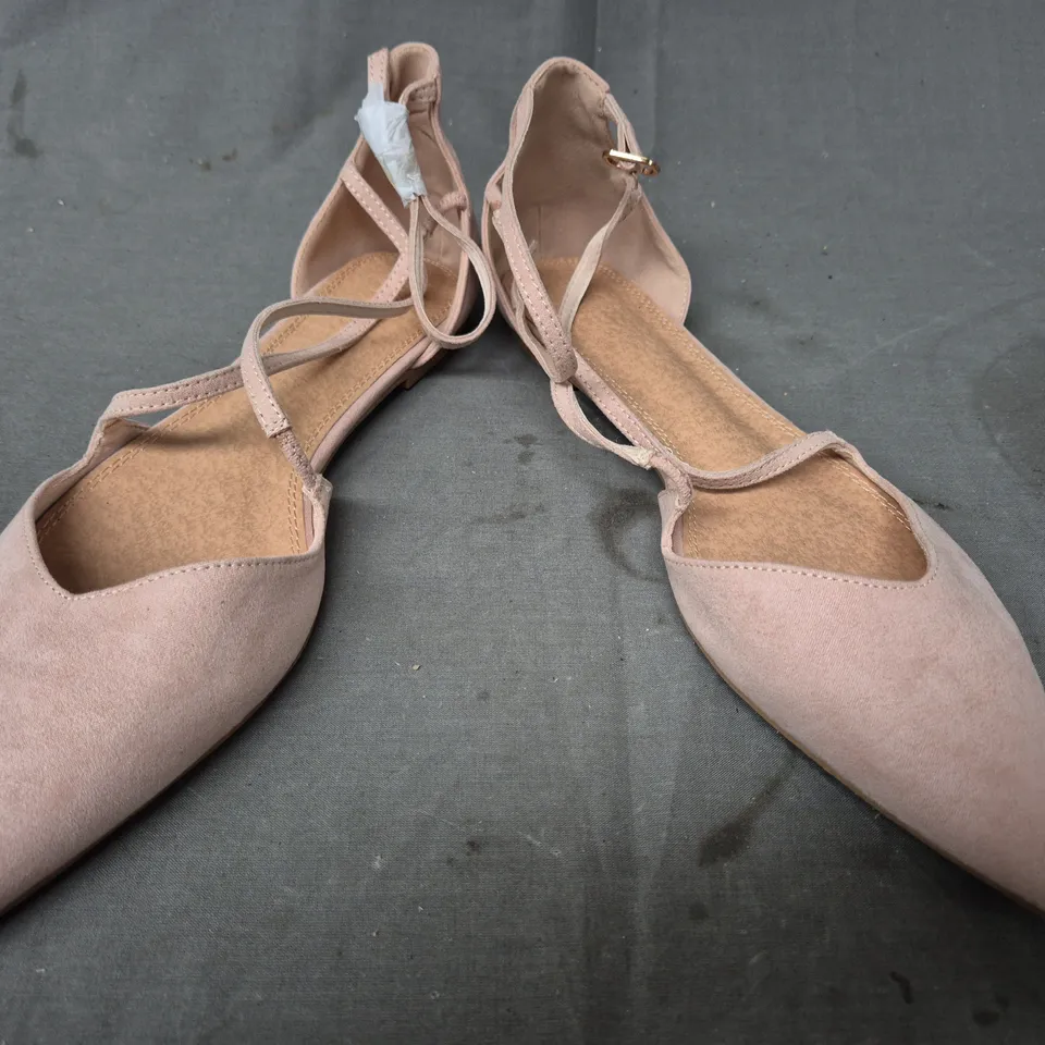 BOXED PAIR OF ASOS DESIGN POINTED TOE FLATS IN PALE PINK UK SIZE 9