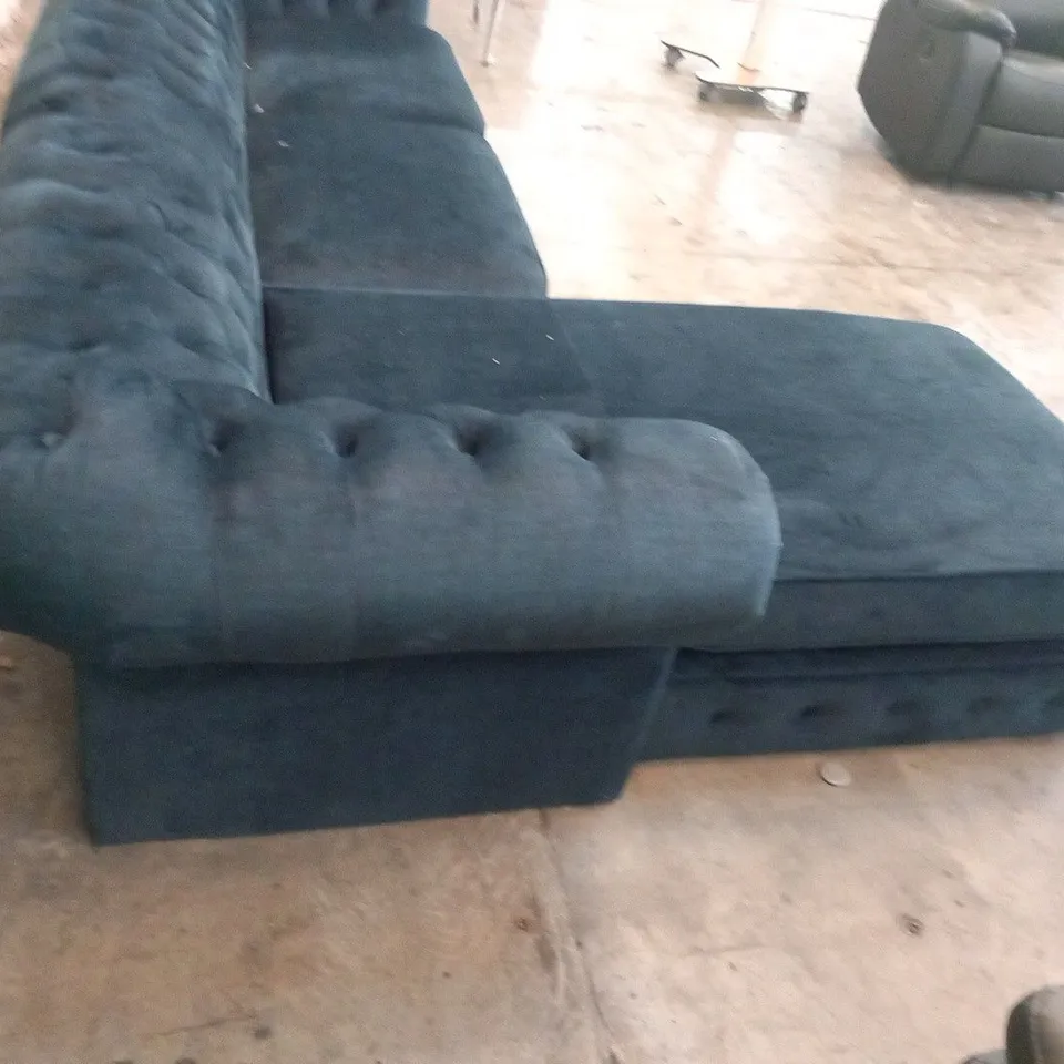 DESIGNER MIDNIGHT BLUE FABRIC BUTTON BACK LARGE CORNER SOFA WITH SCROLL ARM DETAIL