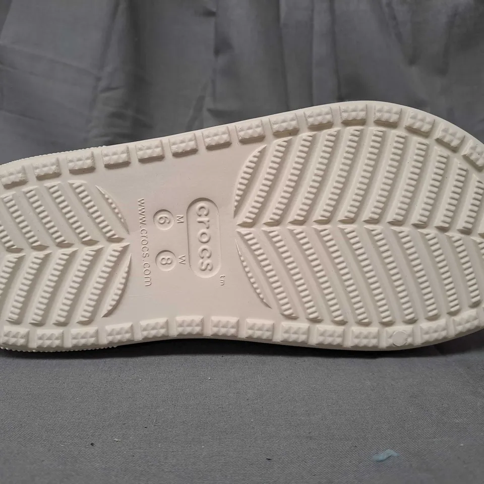 PAIR OF CROCS CLASSIC COZZZY SANDALS IN BEIGE UK SIZE M5/W6