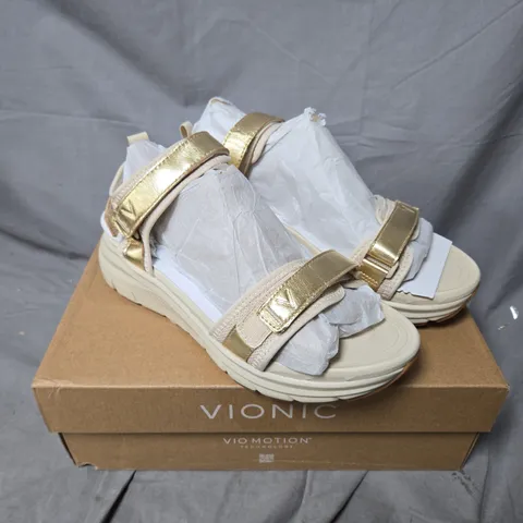 BOXED VIONIC WALK MAX SANDALS IN PARCHMENT GOLD - SIZE 6