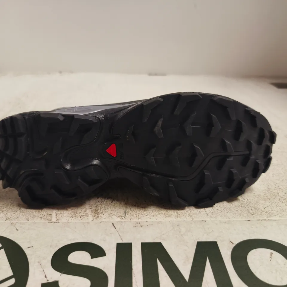 PAIR OF SALOMON GORE-TEX TRAIL RUNNING SHOES –KIDS - SIZE 4.5