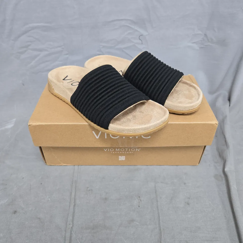 BOXED PAIR OF VIONIC EVIE KNIT SLIDE SANDALS IN BLACK SIZE 4