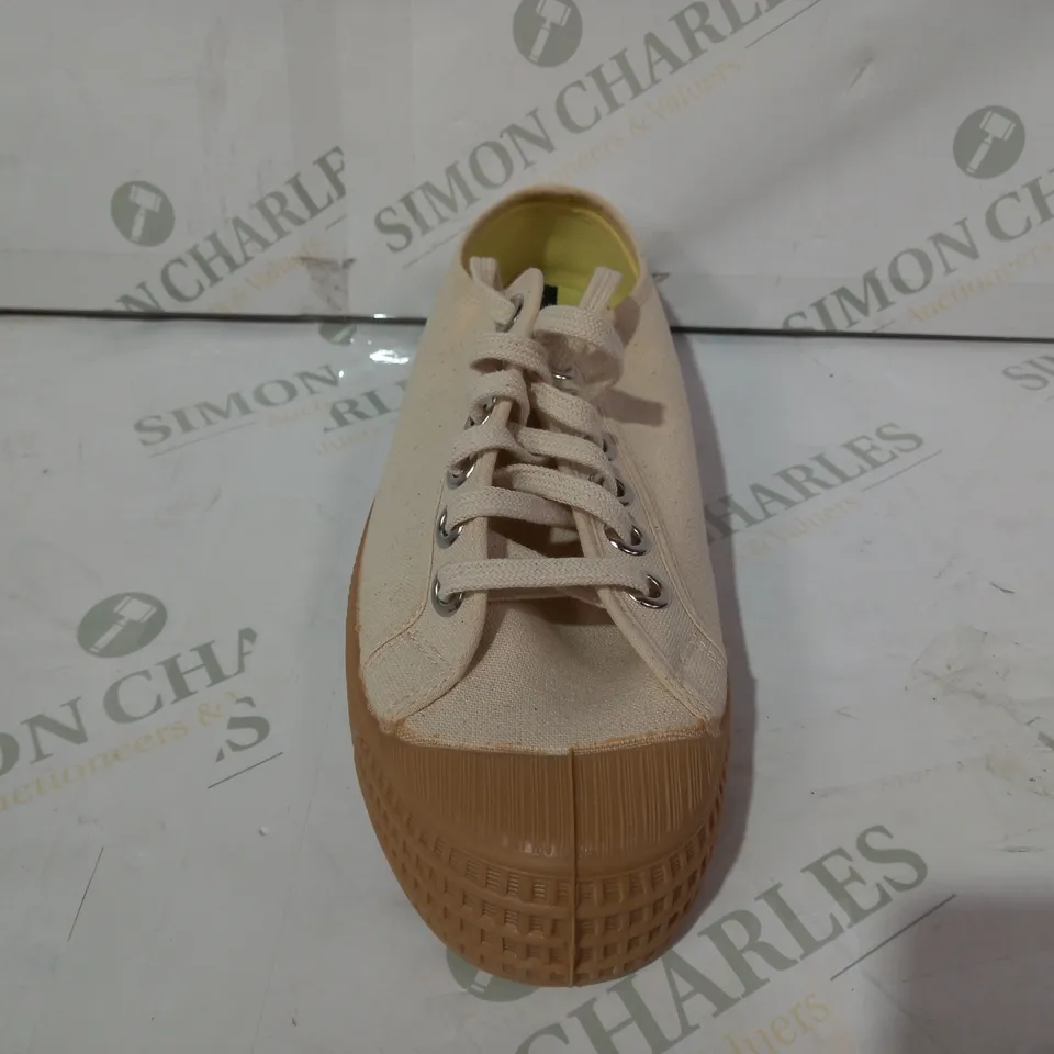 BOXED PAIR OF NOVESTA STAR MASTER SHOES IN BEIGE UK SIZE 6