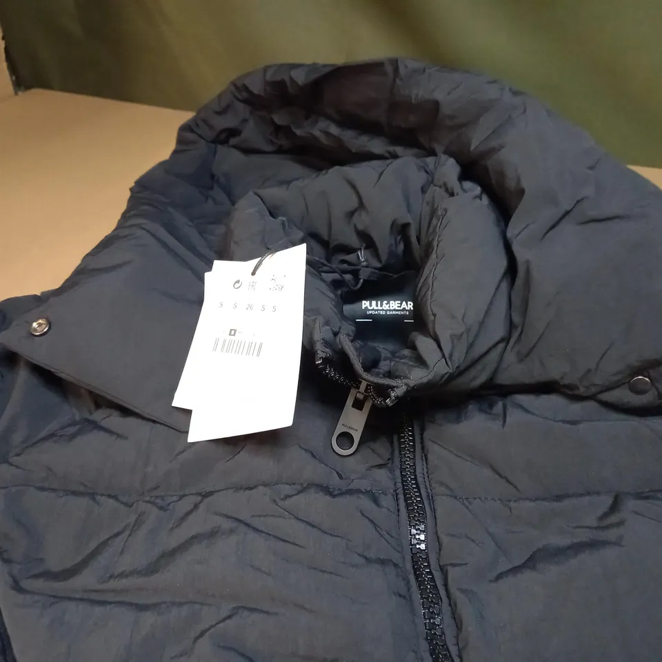 PULL & BEAR PUFFY COAT IN BLACK - SMALL