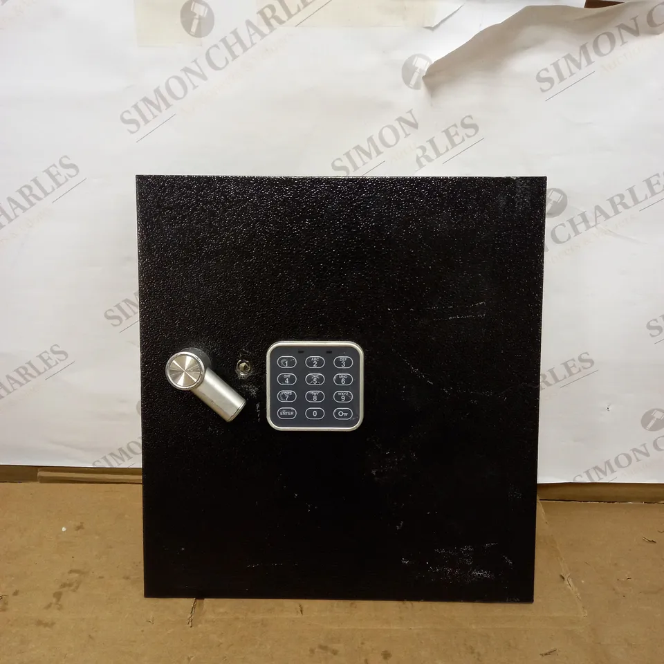 YALE ELECTRONIC SAFE DOOR FOR STORAGE WITH KEYPAD