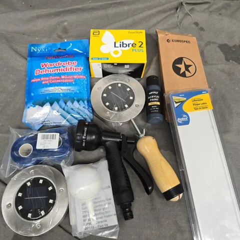 LOT OF APPROXIMATELY 20 ASSORTED HOUSEHOLD ITEMS TO INCLUDE FENDER CALLUS BUILDER, DEHUMIDIFIER AND HOSE NOZZLE