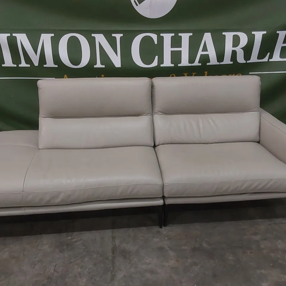 QUALITY DESIGNER ITALIAN MADE LARGE LEATHER OPEN-ENDED CHAISE LOUNGE STYLE SOFA