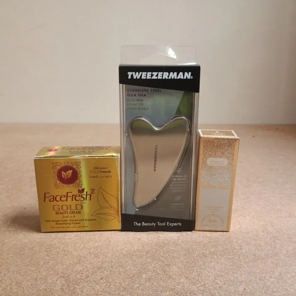 APPROXIMATELY 12 ASSORTED COSMETIC ITEMS TO INCLUDE TWEEZERMAN, FRESH FACE, ETC - COLLECTION ONLY