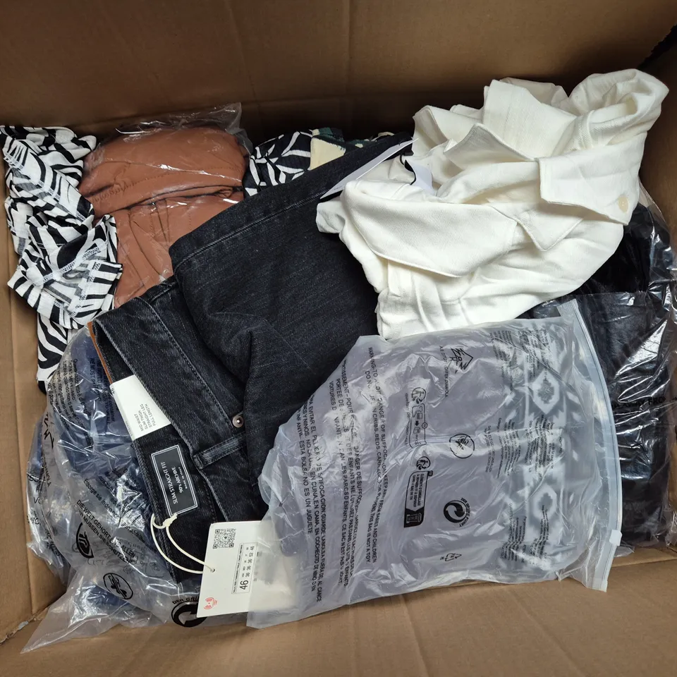 LARGE BOX OF ASSORTED CLOTHING ITEMS IN VARIOUS SIZES, STYLES AND COLOUR  TO INCLUDE JEANS, SHIRT, JUMPER, ETC