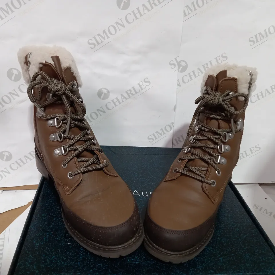 BOXED PAIR OF EMU OAK ZIPPED ANKLE BOOTS  - SIZE 5