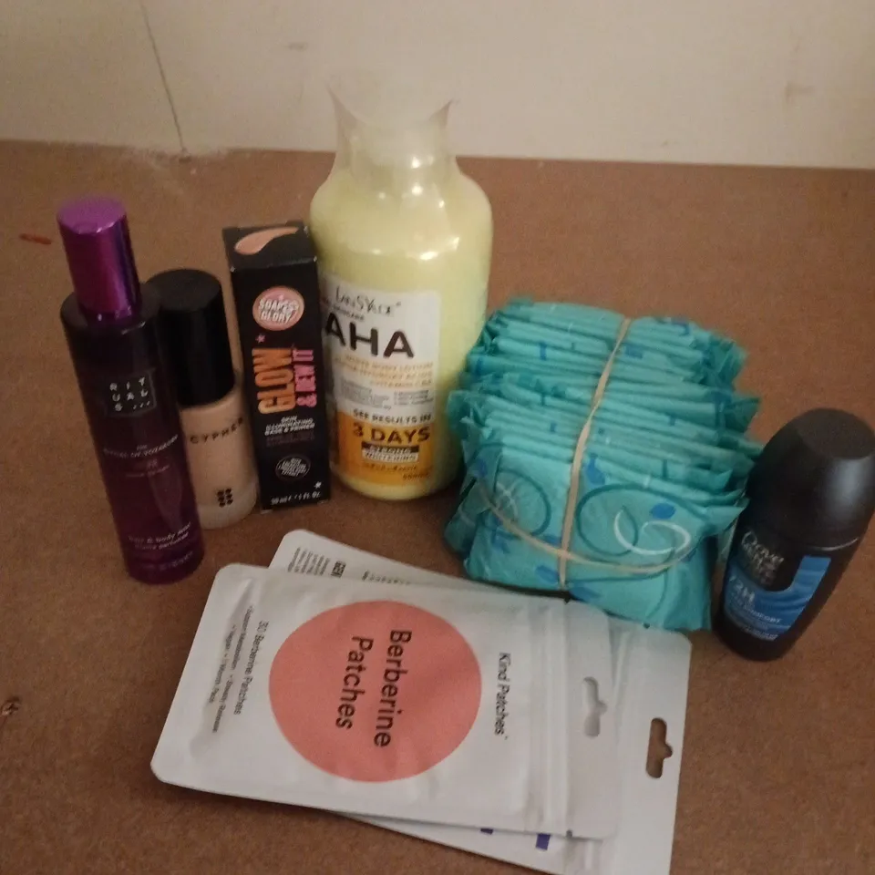 APPROXIMATELY 15 ASSORTED HEALTH & BEAUTY PRODUCTS TO INCLUDE LANSYADE WHITE BODY LOTION, RITUALS HAIR & BODY MIST, DCYPHER FOUNDATION, ETC - COLLECTION ONLY