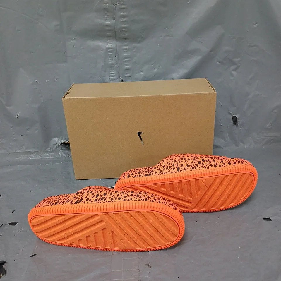 BOXED PAIR OF NIKE CALM SLIDE PRINT NS ORANGE UK 9 